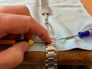 Read more about the article Resizing bracelets with pins and double screws