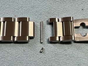 Read more about the article Resizing bracelets with pins and double screws